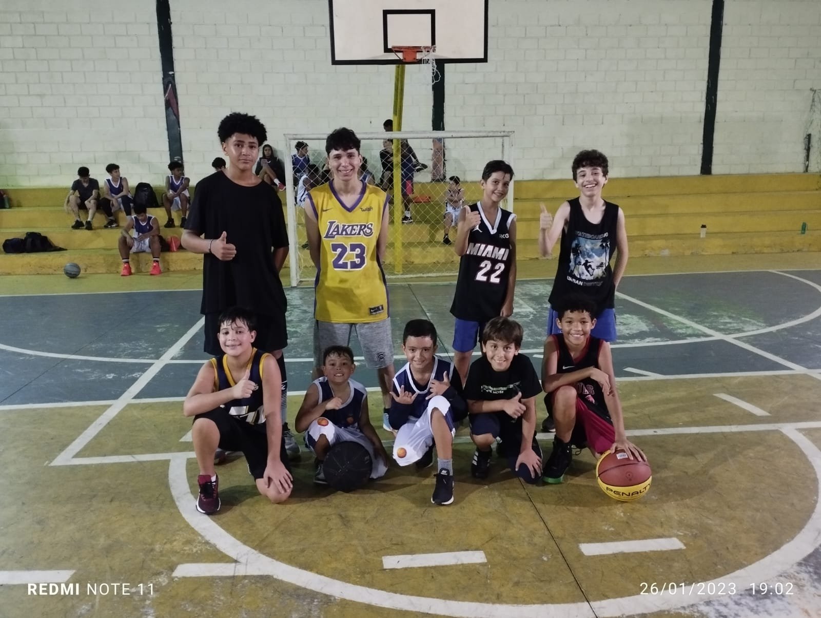 Alunos do projeto aguios nova cintra reunidos para foto