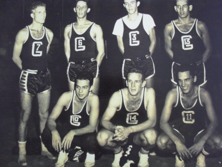 Time do Esporte Clube Ginástico Reunido para tirar uma foto