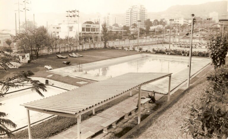 Outra foto da antiga piscina olímpica